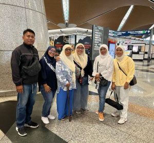 pelanggan daeng travel bagi pakej kundasang termasuk flight berada di klia