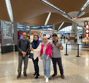 pelanggan daeng travel bagi pakej kundasang termasuk flight berada di klia