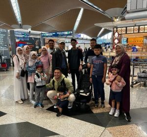 pelanggan daeng travel bagi pakej kundasang termasuk flight berada di klia